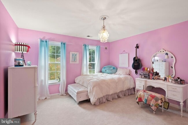 Building Photo - 10303 Bear Creek Dr