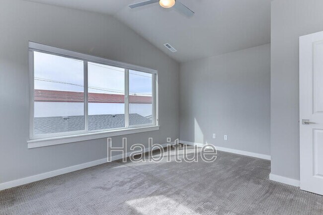 Building Photo - 1639 W Idaho St