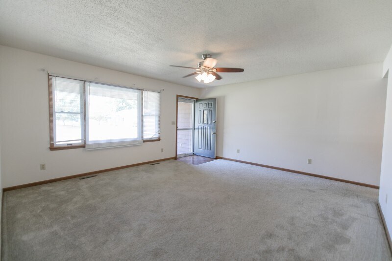 Building Photo - 1102 S Garden Ct