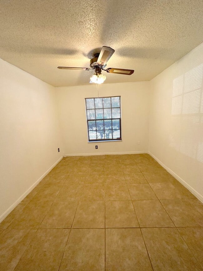 Building Photo - Charming 3-Bedroom Pool Home on a Quiet Cul-de-Sac in Rosemont