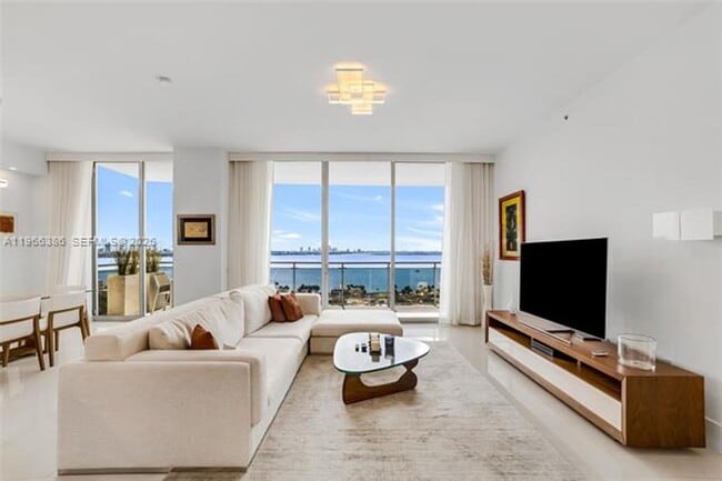 Building Photo - 7901 Hispanola Ave