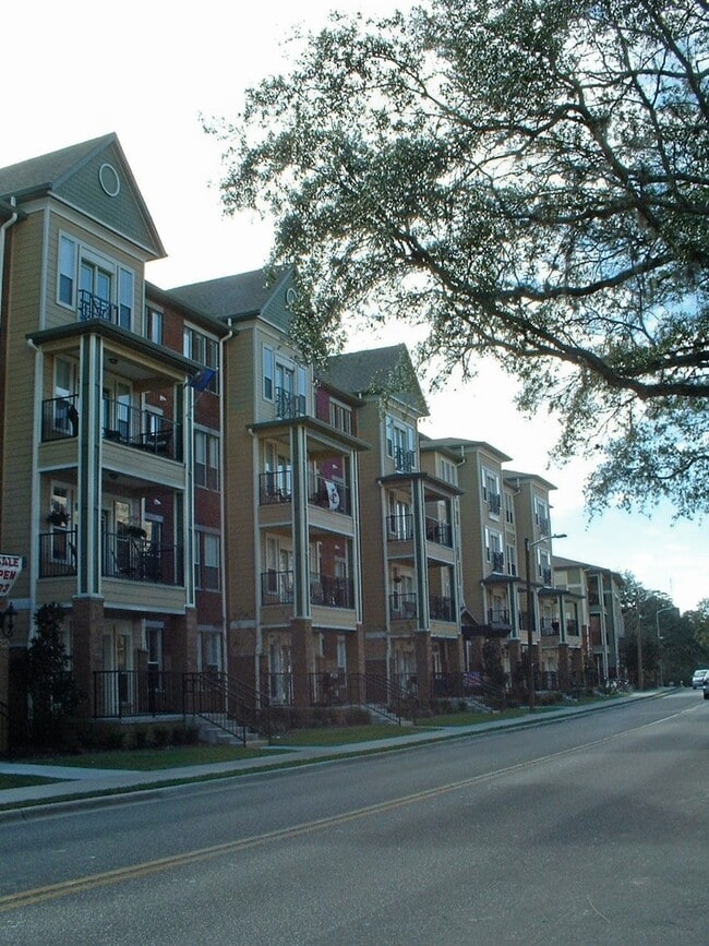 Primary Photo - 2 Bedroom, 2 Bath Condo @ Campus View Sout...