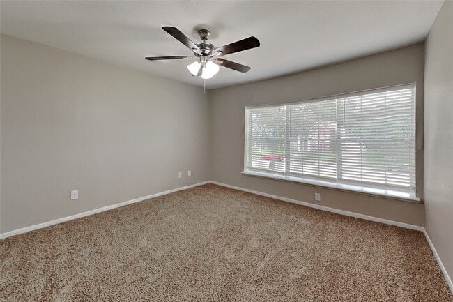 Building Photo - 16303 Hickory Point Rd