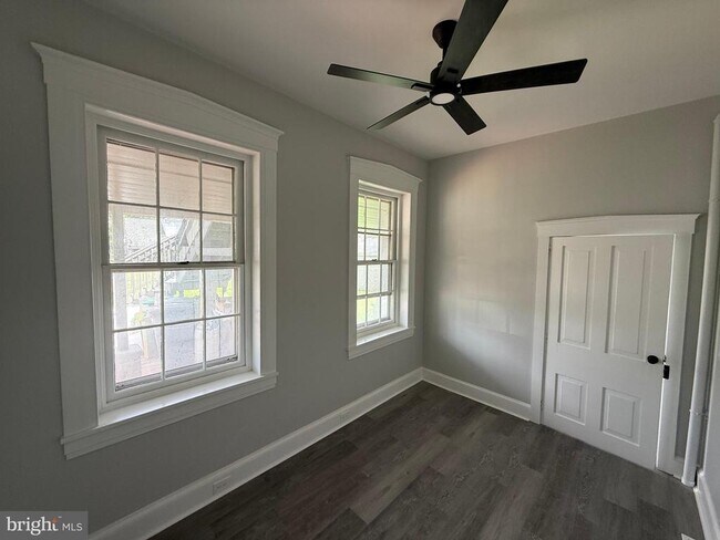 Building Photo - 1530 New Holland Rd
