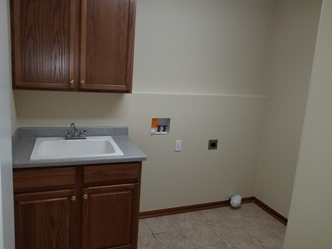 Building Photo - 501 Radcliff Dr