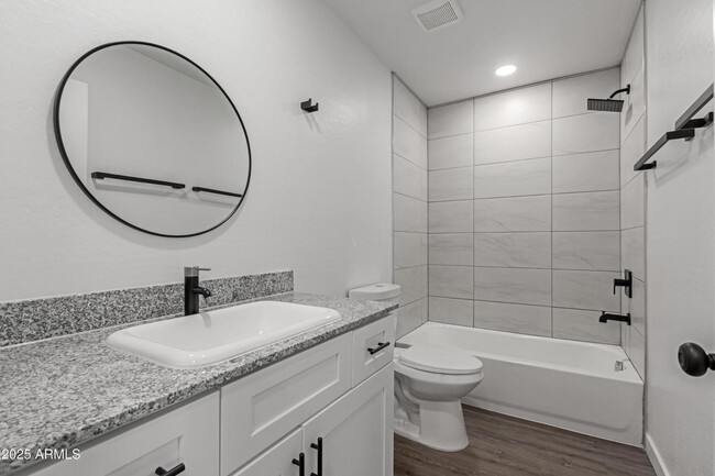 Building Photo - 661 S 96th Pl