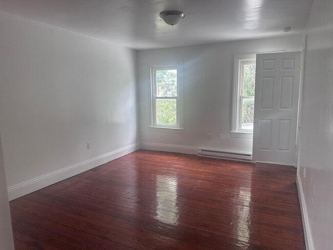Building Photo - Spacious 5 Bedroom with Off Street Parking