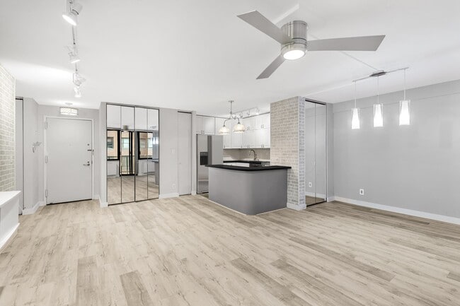 Building Photo - 510 E 80th St