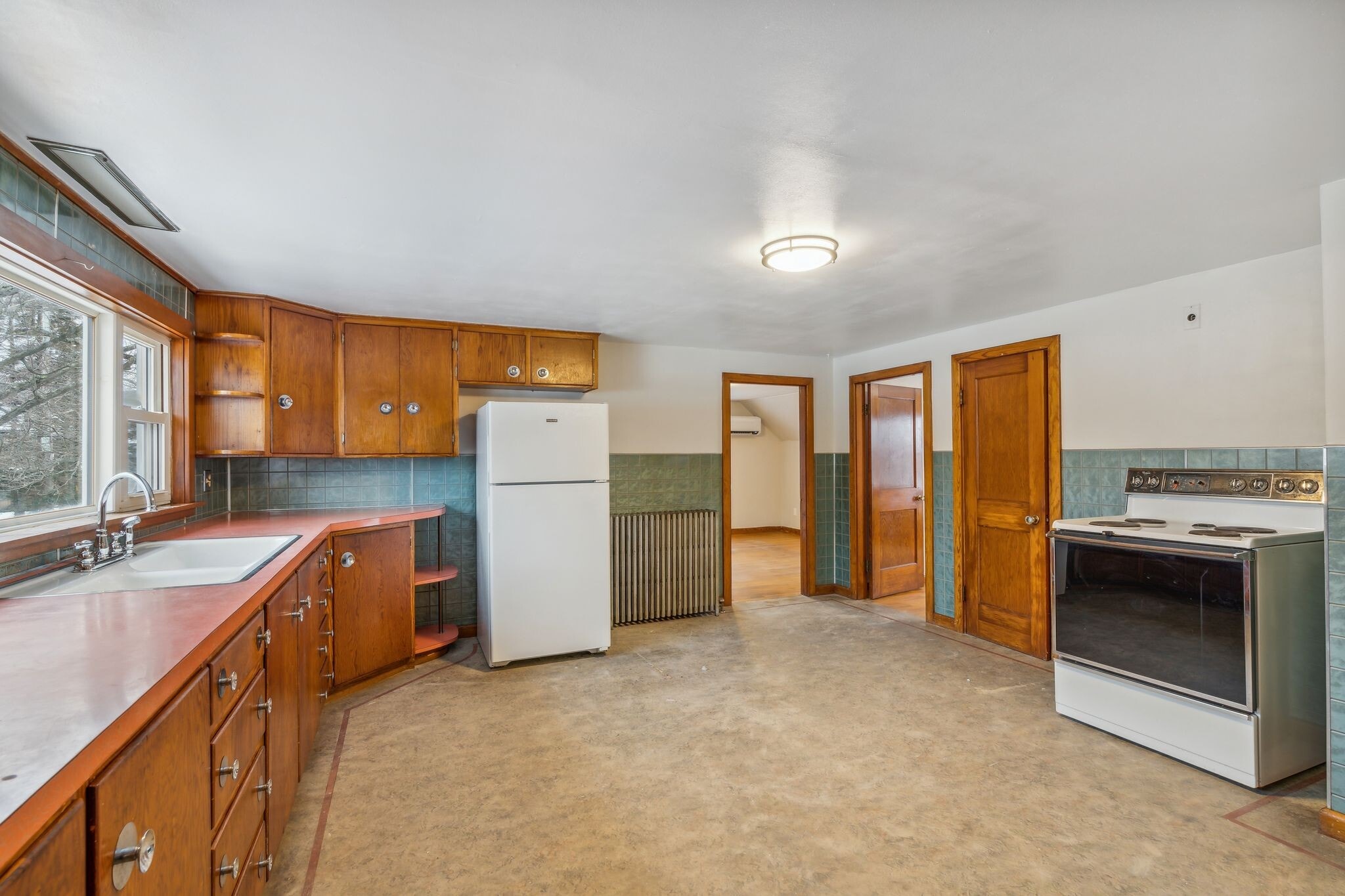 Building Photo - 254 S Main St