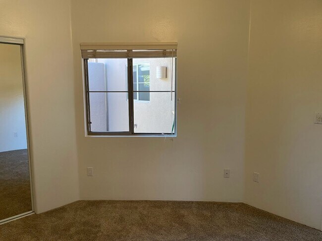 Building Photo - 811 Dusty Rose Dr