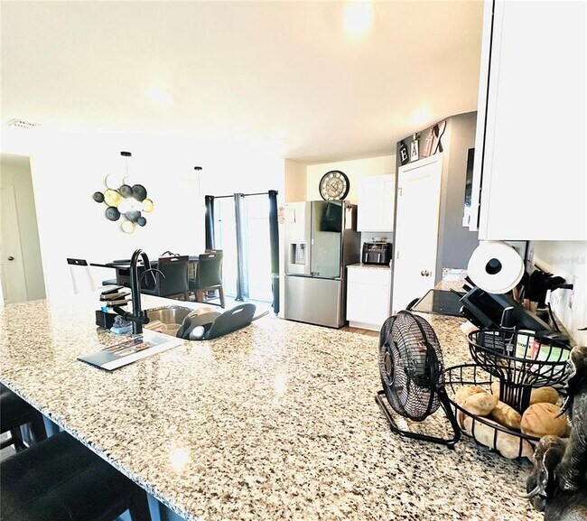 Building Photo - 1053 Ambleside Dr