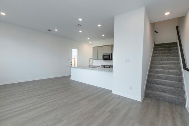 Building Photo - 4022 Balboa Dr