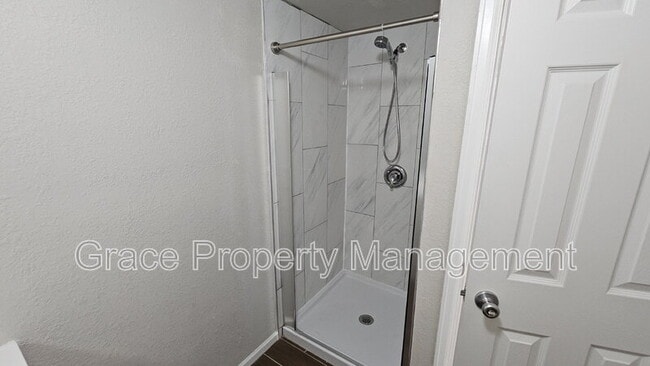 Building Photo - 325 W 116th Ave