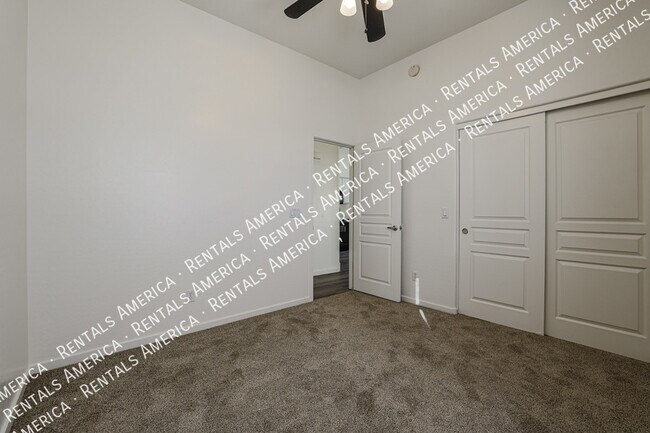 Building Photo - 2126 E Fawn Dr