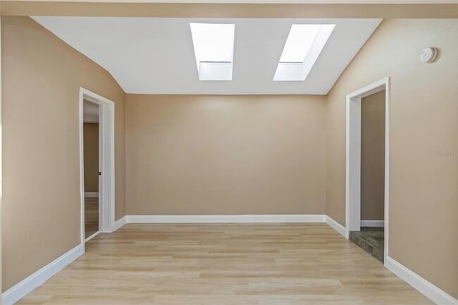 Building Photo - 4622 W El Prado Blvd