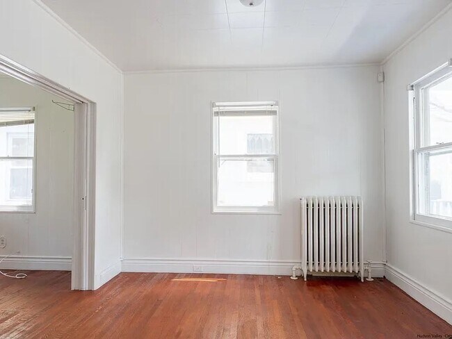 Building Photo - 2 Bedroom Single-Family Home, Newburgh