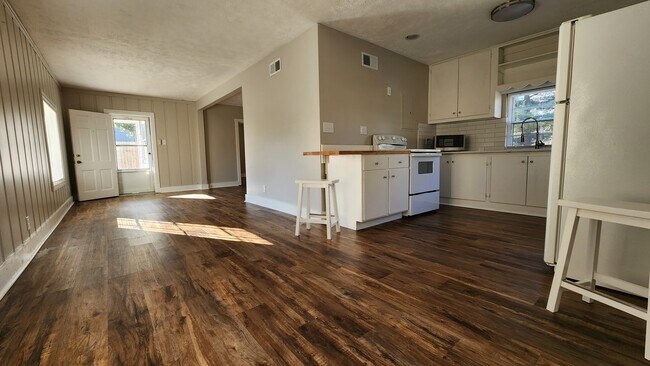 Primary Photo - 5930 S New Hope Rd