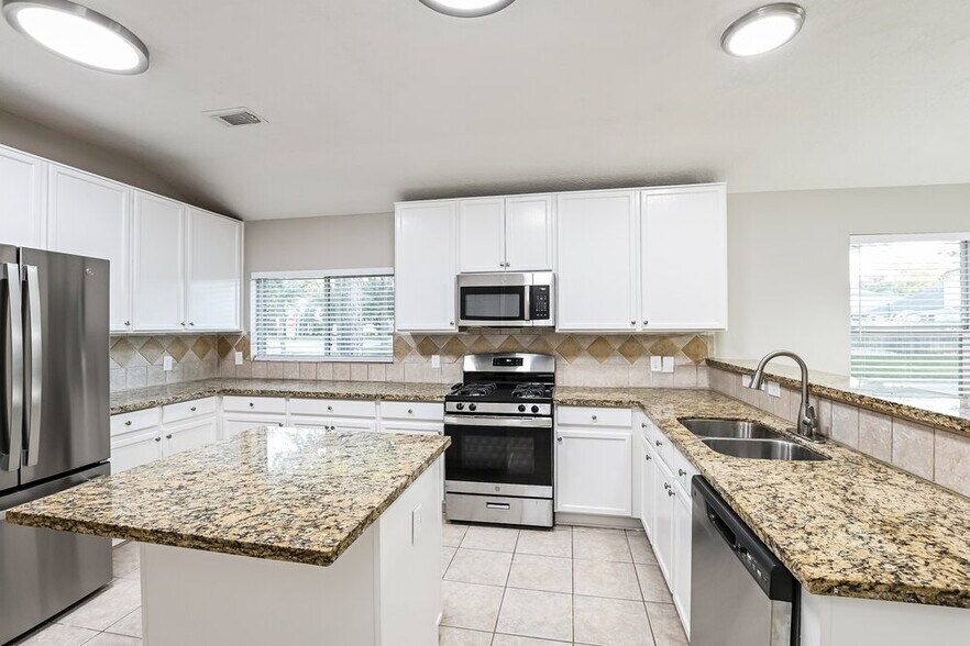 Building Photo - 10403 Falling River Dr
