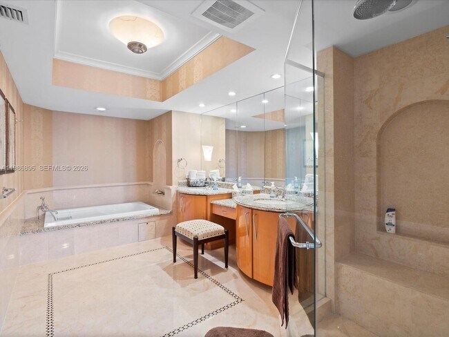 Building Photo - 17875 Collins Ave