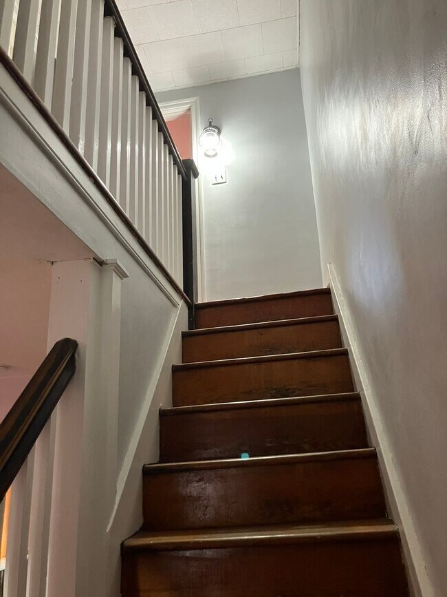 Building Photo - 14 Old Dorwart St