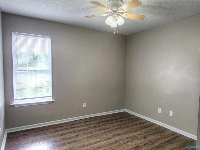 Building Photo - 241 Misty Cove Ct