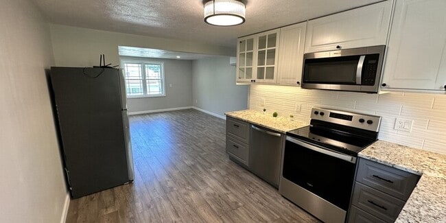 Primary Photo - James Apt