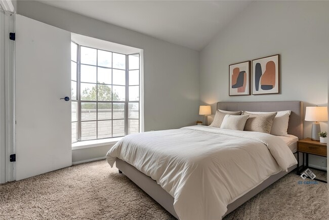 Building Photo - 8725 Victorian Village Dr