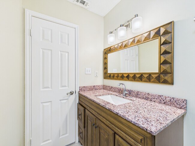 Building Photo - 6416 Bankside Dr