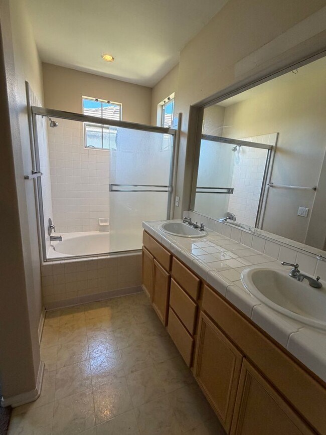 Building Photo - 57 Del Ventura