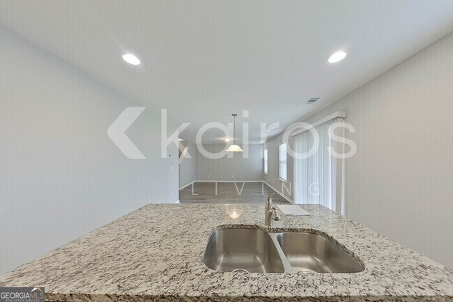 Building Photo - 105 Colonial Wy