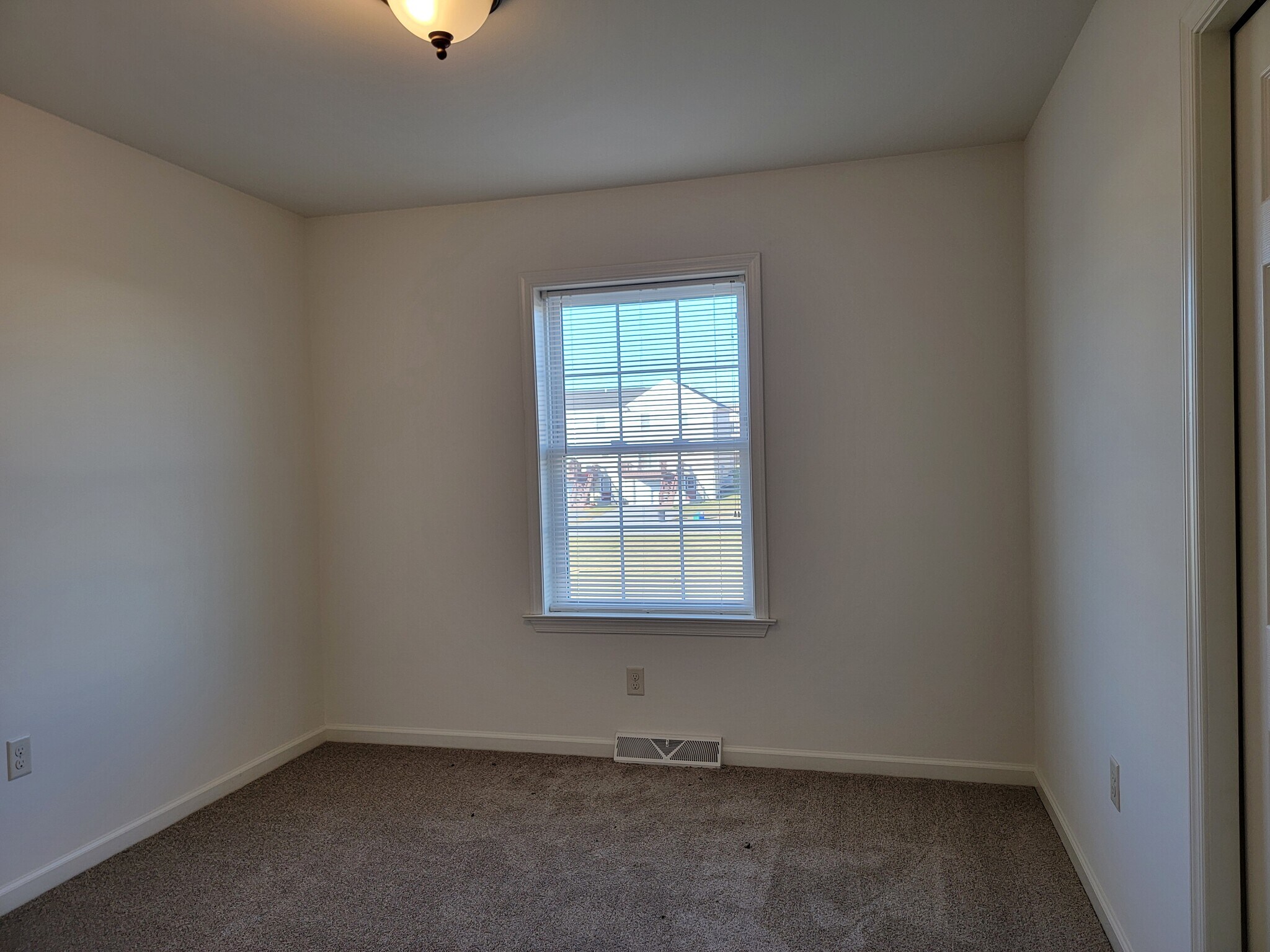 Building Photo - 213 Limestone Dr