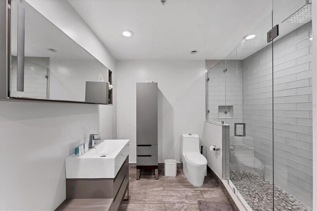 Building Photo - 525 E Jackson St