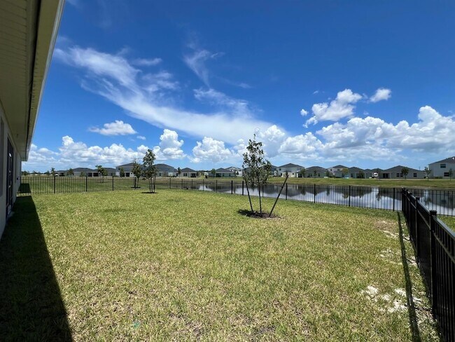 Building Photo - 6305 Cloverdale Ave