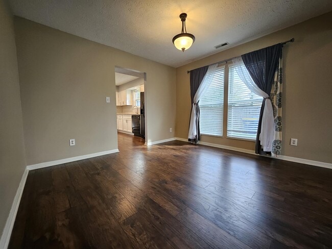 Building Photo - 7645 Bayridge Dr