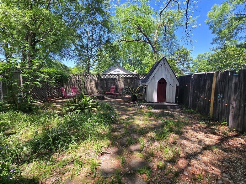Building Photo - 379 Felder Ave
