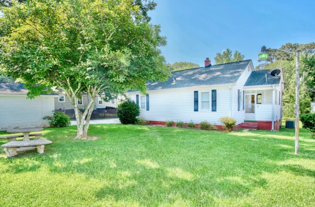 Building Photo - 8 Westbrook Dr