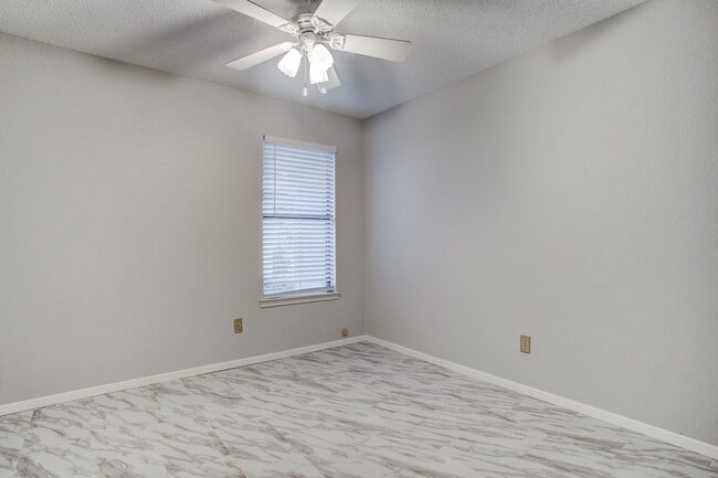 Building Photo - 573 Grace-