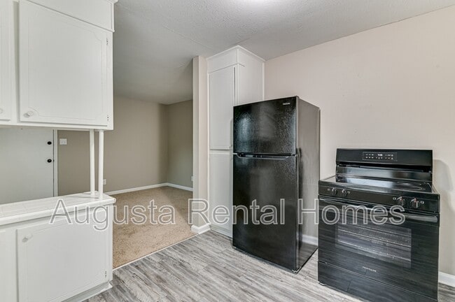 Building Photo - 325B Verdery Dr