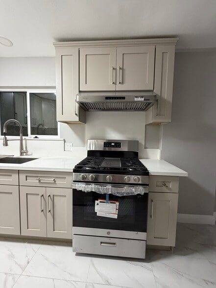 Kitchen - 1483 Allison Ave