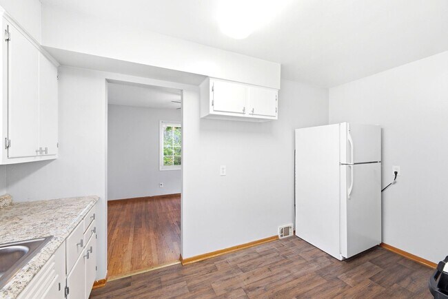 Building Photo - 8983 Highland Dr