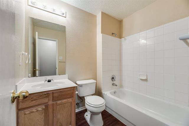 Building Photo - 636 Canyon Pl
