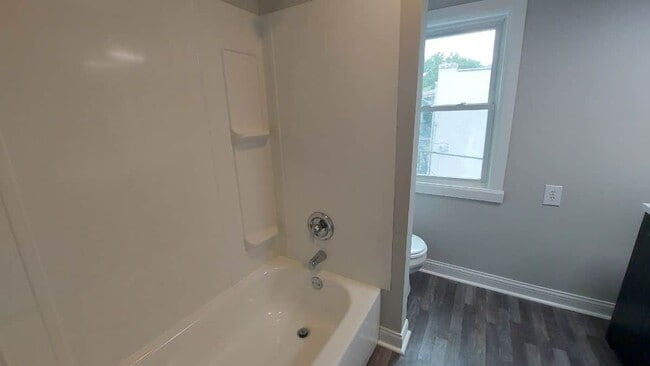 Building Photo - 2390 Neil Ave