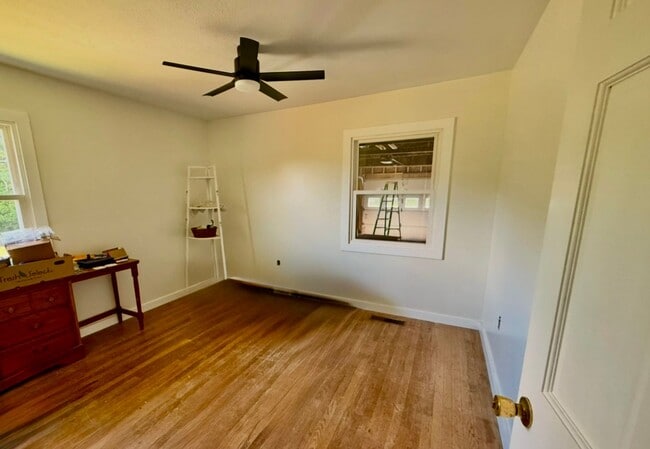 Building Photo - Beautiful Single-Family 3-Bedroom Home