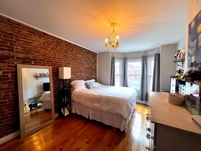 Building Photo - 170 I St