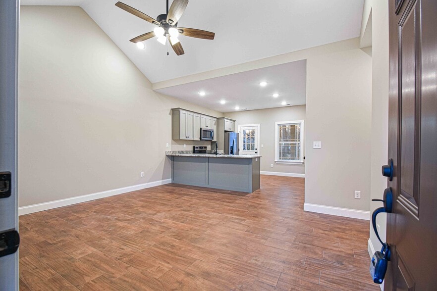 Building Photo - 44 Palm Beach Ave