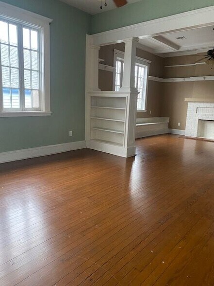 Building Photo - 124 N Galvez St
