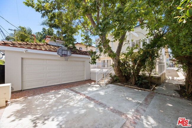 Building Photo - 244 S Almont Dr