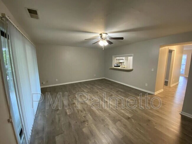 Building Photo - 33 Chestnut Ferry Rd