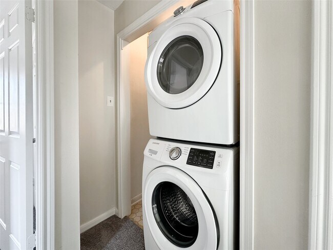 Building Photo - 5515 Strack Rd