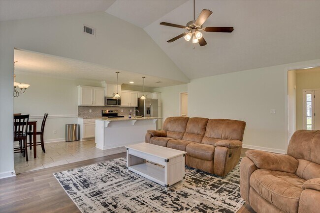 Building Photo - 1203 Belgrove Dr